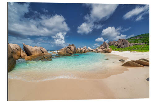 Aluminiumsbilde Beach with bay on the Seychelles in the Indian Ocean