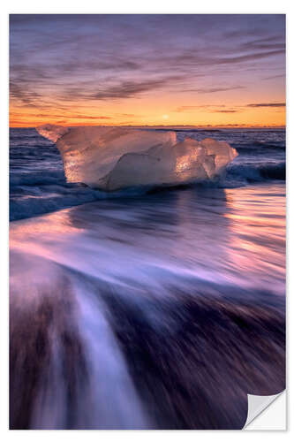 Vinilo para la pared Iceberg en la playa negra al amanecer.