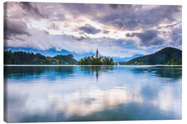 Quadro em tela Paisagem dramática do Lago Bled ao pôr do sol