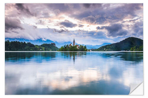 Wandsticker Dramatische Seenlandschaft bei Sonnenuntergang