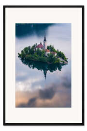 Gerahmter Kunstdruck Kirche Mariä Himmelfahrt am Bleder See in Slowenien