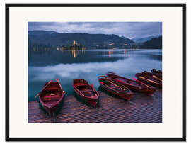 Gerahmter Kunstdruck Bleder See und Kirche mit traditionellen Ruderbooten in Slowenien
