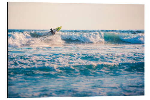 Tableau en aluminium Surfer dans l'océan au coucher du soleil