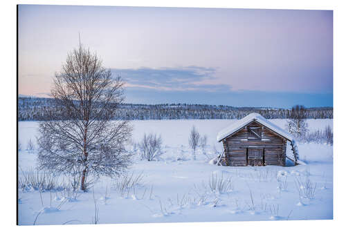 Tableau en aluminium Cabane à distance dans un paysage hivernal au pays des merveilles