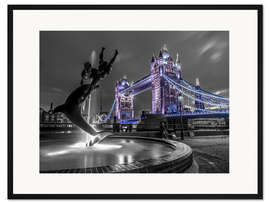 Gerahmter Kunstdruck Tower Bridge, blau erleuchtet
