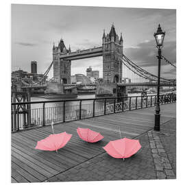 Foam board print Three red umbrellas in London