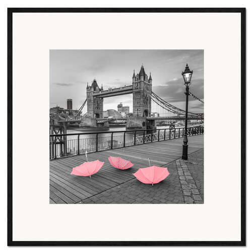 Ingelijste kunstdruk Three red umbrellas in London