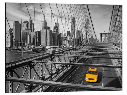 Tableau en aluminium Un taxi jaune sur le pont de Brooklyn