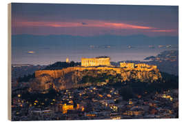 Puutaulu The Acropolis of Athens with lights turned on at sunset