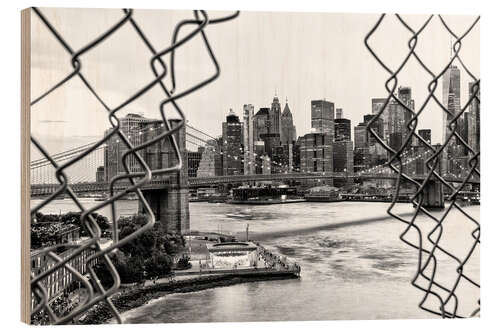 Wood print Black Manhattan - Between the fence