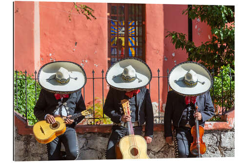 Galleriataulu Three mexican musicians