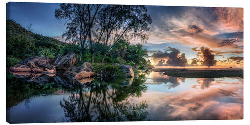 Canvastavla Dream beach on the Seychelles in the Indian Ocean