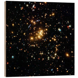 Holzbild Hubble Space Telescope - Gravitationslinsen Dunkler Materie