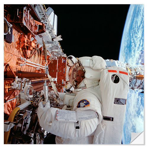 Sticker mural L'astronaute EVA au service du télescope spatial Hubble