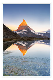 Obraz  Matterhorn at sunrise from Riffelsee lake, Zermatt, Switzerland - Roberto Sysa Moiola