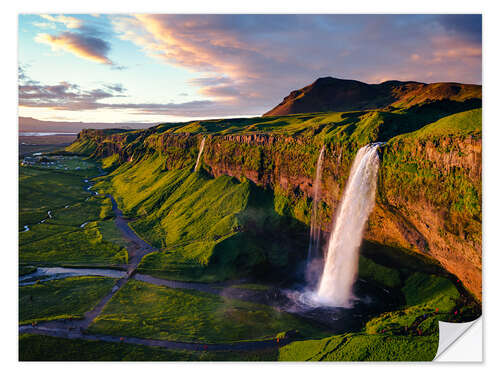 Sticker mural Soleil de minuit sur la cascade, Islande