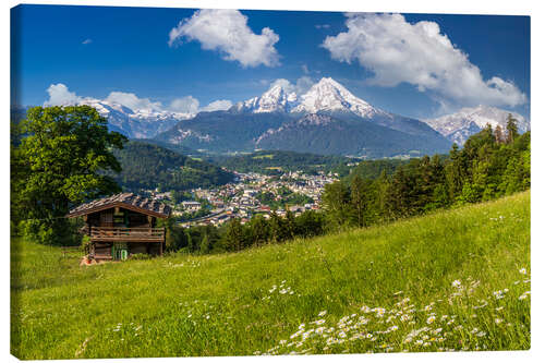 Leinwandbild Alpine Landschaft mit Hütte im Sommer mit Watzmann