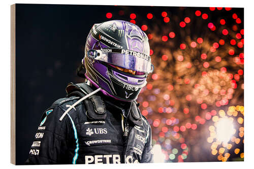 Cuadro de madera Lewis Hamilton celebrates his win at the 2021 Bahrain Grand Prix