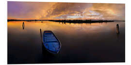 Tableau en PVC Bateau bleu dans le lagon de Cavallino au coucher du soleil