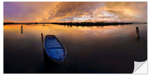 Vinilo para la pared Barco azul en la laguna Cavallino al atardecer