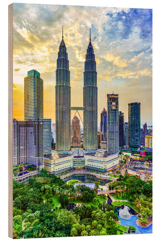 Puutaulu Kuala Lumpur skyline with Petronas Twin Towers in sunset