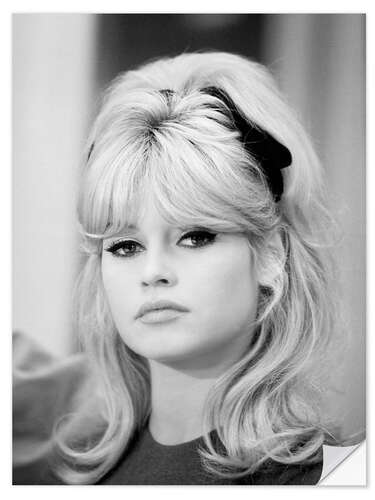 Naklejka na ścianę Brigitte Bardot in AGENT 38-24-36