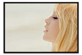 Gerahmter Kunstdruck Brigitte Bardot am Strand 1965