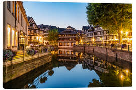 Leinwandbild La Petit France in Straßburg am Abend