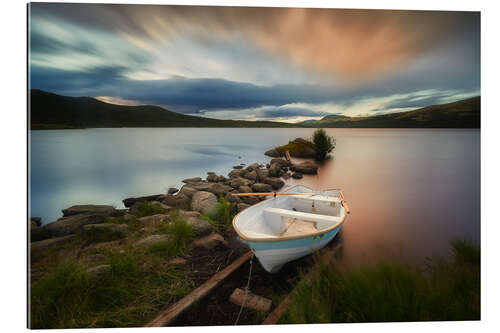 Galleritryck White boat on the lake at sunset