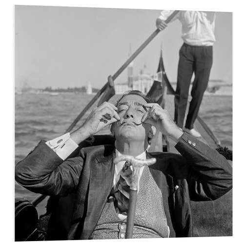 Tableau en PVC Salvador Dali in a gondola in Venice, 1961