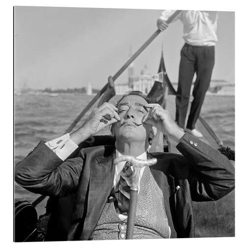 Galleriataulu Salvador Dali in a gondola in Venice, 1961