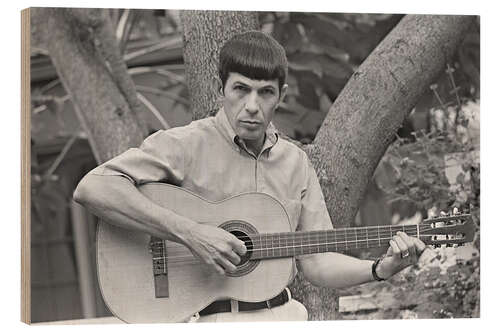 Holzbild Leonard Nimoy mit Gitarre, 1966