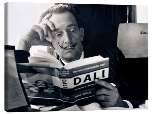 Canvastavla Salvador Dali reading his biography, 1959