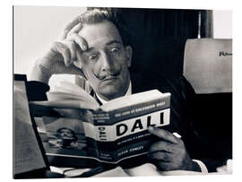 Galleritryk Salvador Dali reading his biography, 1959