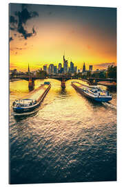 Galleriataulu Frankfurt in the sunset, skyline with two ships