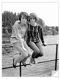 Sticker mural Catherine Deneuve and her sister Francoise Dorleac, 1960