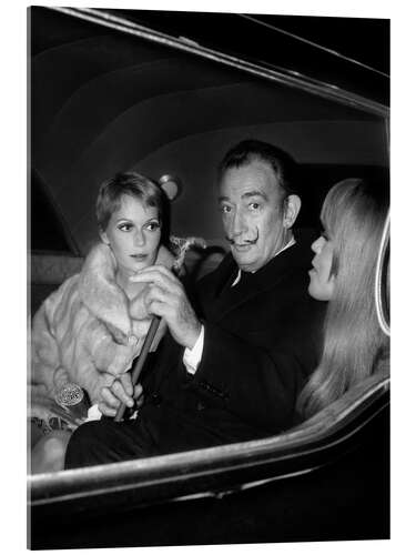 Acrylglasbild Mia Farrow mit Maler Salvador Dali und Amanda Lear, Paris, 1970