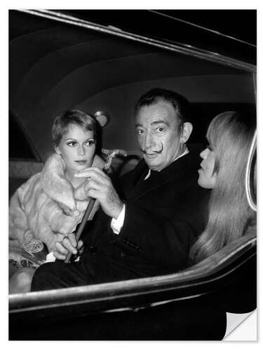 Selvklebende plakat Mia Farrow with painter Salvador Dali and Amanda Lear, Paris, 1970