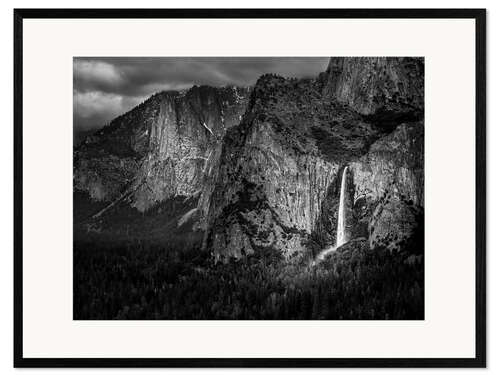 Gerahmter Kunstdruck Spätnachmittagslicht berührt den Bridalveil Fall