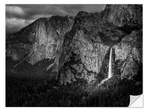 Självhäftande poster Late afternoon light touches Bridalveil Fall