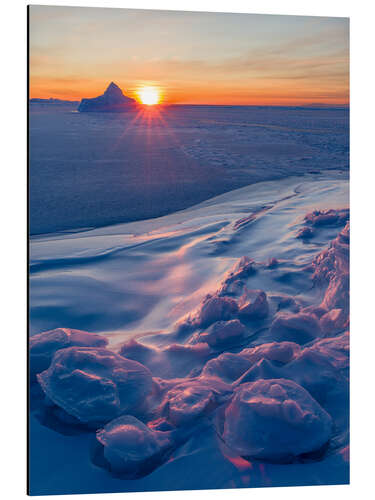 Aluminiumtavla Sunset on the banks of the frozen Disko Bay