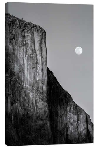 Tableau sur toile Full moon rising near El Capitan at sunset