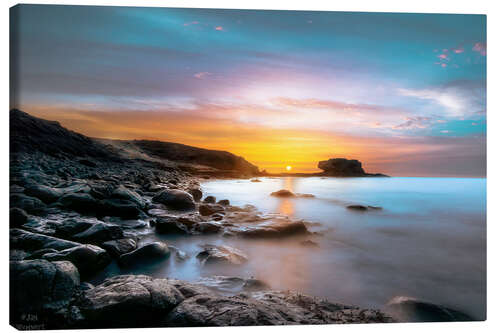 Quadro em tela Sunrise like a painting, on a stone coast