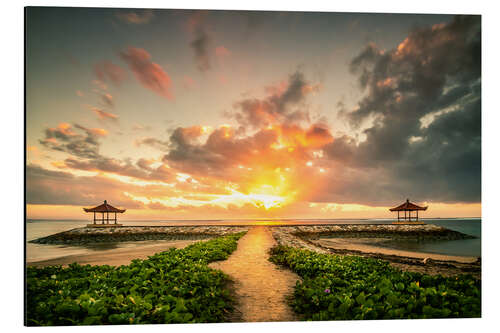 Aluminiumsbilde Bali temple by the sea with sunrise