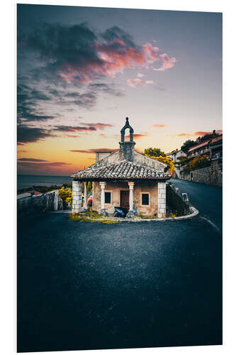 Stampa su PVC Small church between a street at sunset