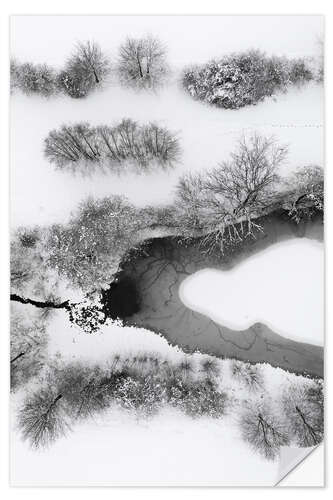 Autocolante decorativo Icy snowy lake in winter forest