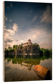 Quadro de madeira Beucha mountain church, church with reflection in the lake