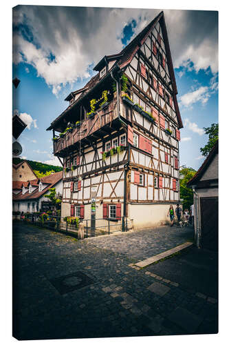 Canvastavla Half-timbered house with blue sky