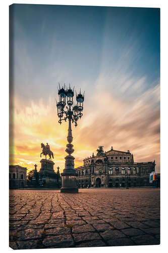 Leinwandbild Semperoper Dresden mit Lampe und Reiter im Sonnenuntergang