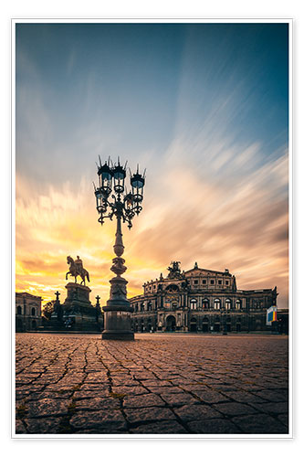 Póster Semperoper Dresden with lamp and rider in the sunset